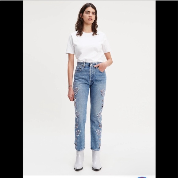 Levi’s Limited Edition Crop Cutout Jeans - Picture 2 of 10